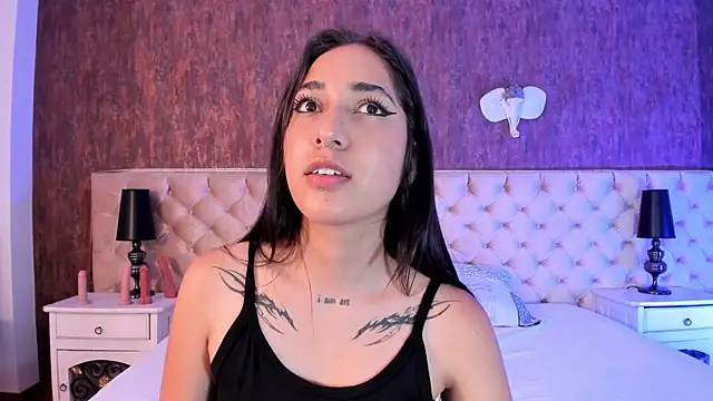 LiaaTurner online show from October 7, 2025, 8:28 pm