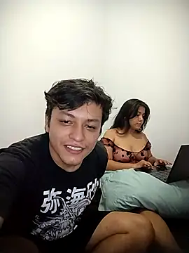 raiderandroxie online show from November 30, 2025, 4:22 pm