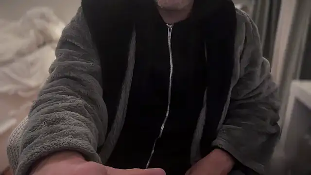 Snapshot of crisso06 chatting on November 22, 2025, 6:18 pm crisso06 online show from November 22, 2025, 6:18 pm