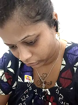 sweetqueen143 online show from March 29, 2026, 5:18 am