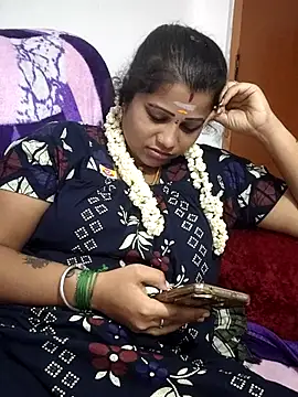 Snapshot of sweetqueen143 chatting on May 5, 2026, 5:21 pm sweetqueen143 online show from May 5, 2026, 5:21 pm