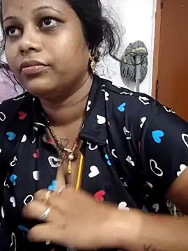 Snapshot of sweetqueen143 chatting on May 26, 2026, 12:45 pm sweetqueen143 online show from May 26, 2026, 12:45 pm