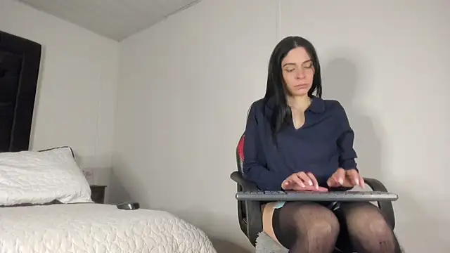 Roseshelbyy online show from October 22, 2025, 1:00 pm