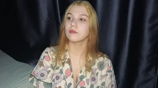 Elvira8cute online show from October 30, 2025, 12:17 pm