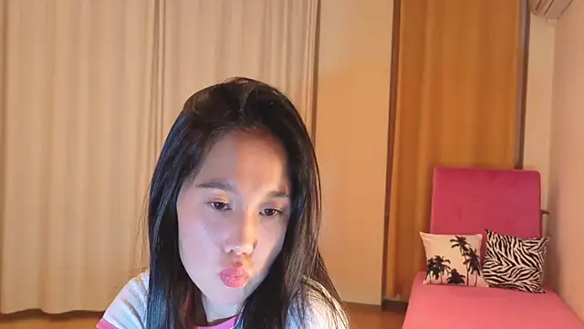 Snapshot of Reina__chan chatting on September 21, 2025, 6:20 pm Reina chan online show from September 21, 2025, 6:20 pm