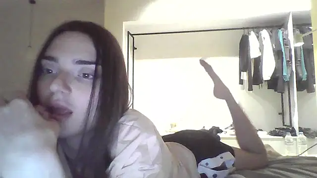 Luna Samosienko online show from September 25, 2025, 6:33 pm