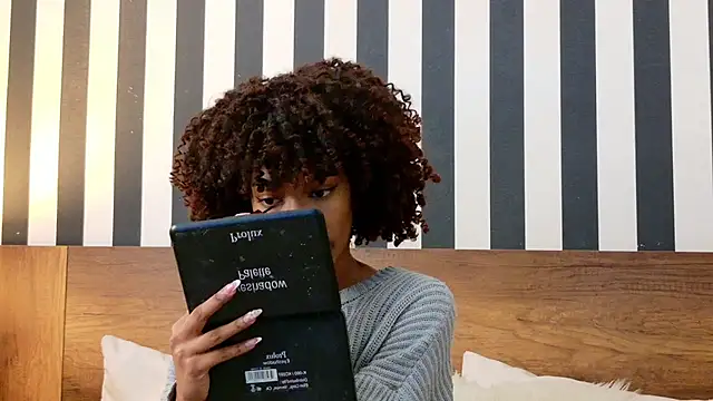 Stellaciel  online show from October 24, 2025, 10:28 pm