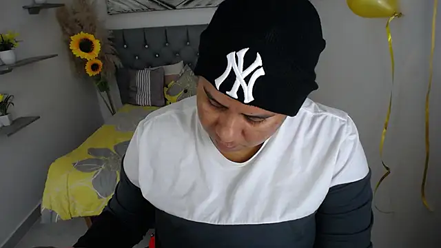 Snapshot of hotlesby_valery chatting on October 16, 2025, 7:04 pm hotlesby valery online show from October 16, 2025, 7:04 pm