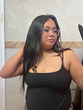 Snapshot of kiaradanielaxx chatting on March 20, 2026, 12:15 am kiaradanielaxx online show from March 20, 2026, 12:15 am