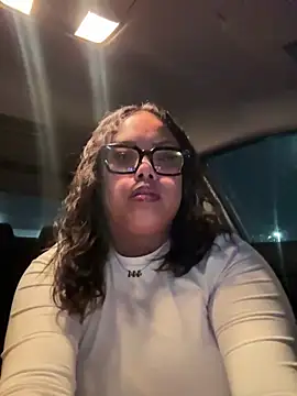 Snapshot of kiaradanielaxx chatting on May 31, 2026, 5:37 am kiaradanielaxx online show from May 31, 2026, 5:37 am