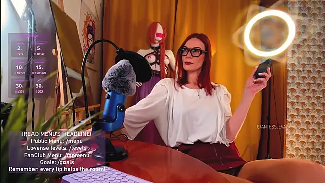 Snapshot of Giantess_Eva chatting on June 22, 2026, 10:18 pm Giantess Eva online show from June 22, 2026, 10:18 pm