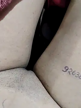 Snapshot of auntybbk chatting on September 24, 2025, 8:01 pm auntybbk online show from September 24, 2025, 8:01 pm