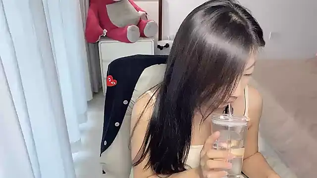 Snapshot of Mien-MM chatting on November 17, 2025, 8:42 am Mien-MM online show from November 17, 2025, 8:42 am