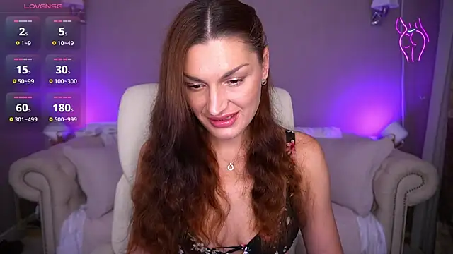 EllaGoldenn online show from October 3, 2025, 8:39 pm