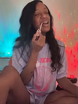 Snapshot of LoveDreaux chatting on December 18, 2025, 1:55 am LoveDreaux online show from December 18, 2025, 1:55 am