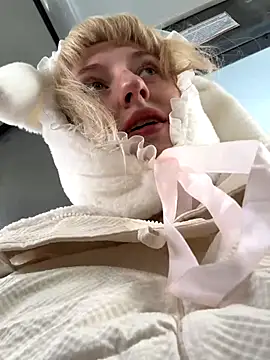 RonnieKiss online show from October 4, 2025, 3:59 am