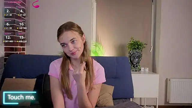 MarryLuz online show from November 17, 2025, 7:30 pm