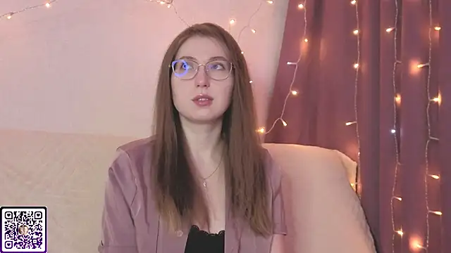 DaliaRadtke online show from April 14, 2026, 8:26 pm