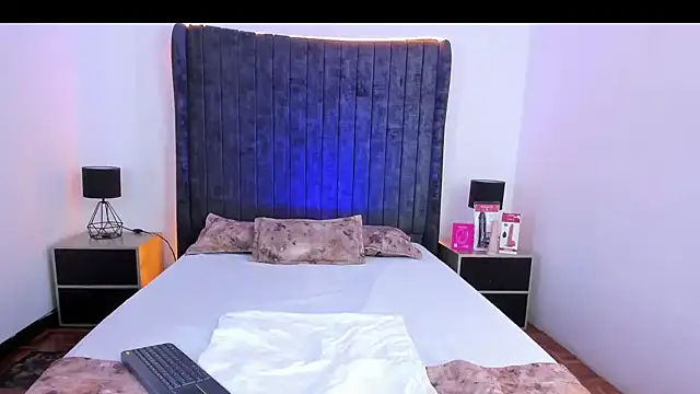 VanessaParis   online show from November 15, 2025, 9:32 pm