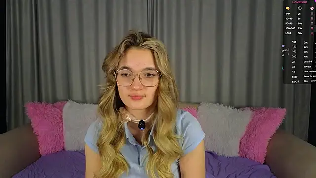 vivyboo111 online show from November 21, 2025, 9:02 pm