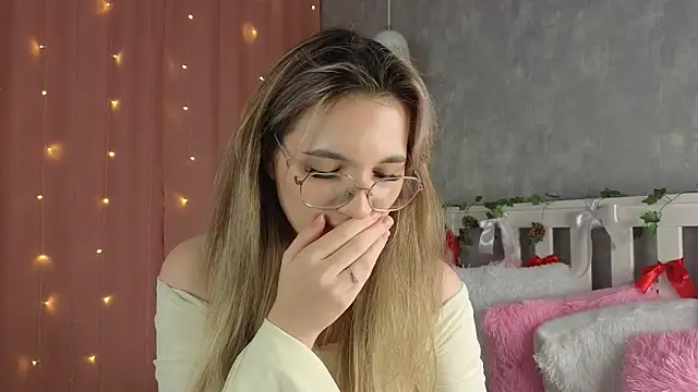 vivyboo111 online show from January 12, 2026, 9:42 pm