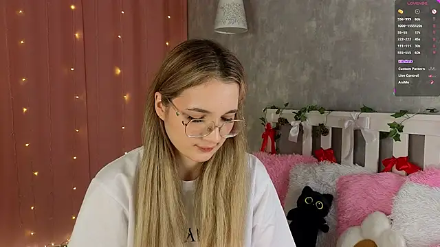 vivyboo111 online show from February 4, 2026, 7:20 pm