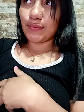 Snapshot of EllaCute_Young chatting on November 12, 2025, 2:12 am EllaCute Young online show from November 12, 2025, 2:12 am