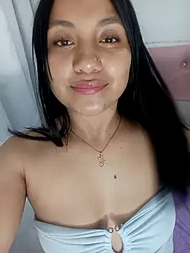 Snapshot of EllaCute_Young chatting on November 20, 2025, 1:50 am EllaCute Young online show from November 20, 2025, 1:50 am