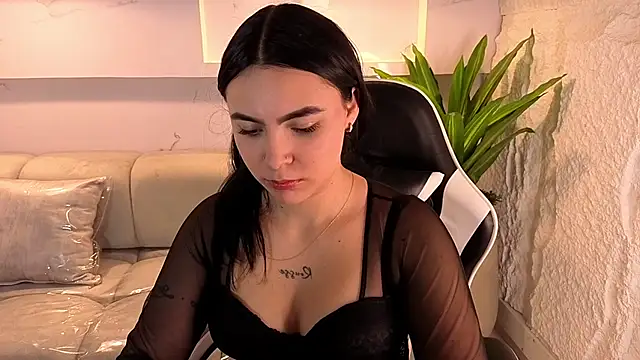 scarlett smith tp online show from December 16, 2025, 1:27 pm