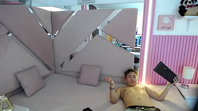 oblivionlove online show from February 28, 2026, 7:37 pm