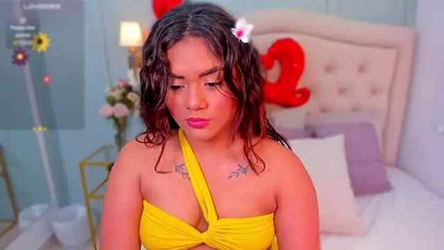 scarlett rouss  online show from September 21, 2025, 3:41 am