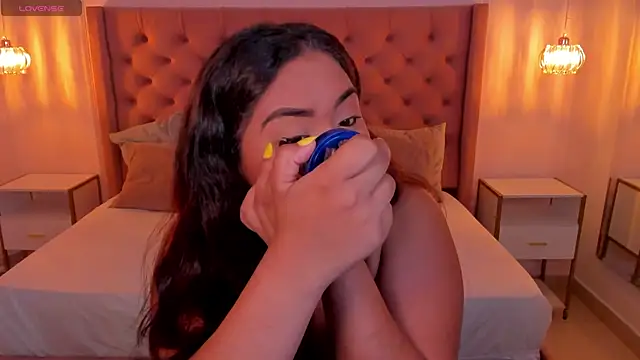 scarlett rouss  online show from September 28, 2025, 3:39 pm