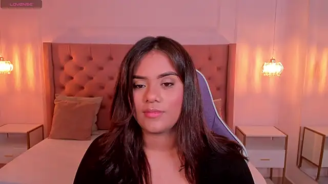 scarlett rouss  online show from October 3, 2025, 3:25 am