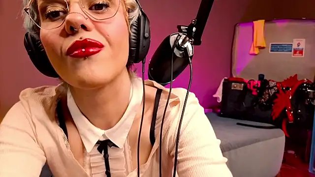 tacodeluxxxe online show from October 2, 2025, 10:39 pm