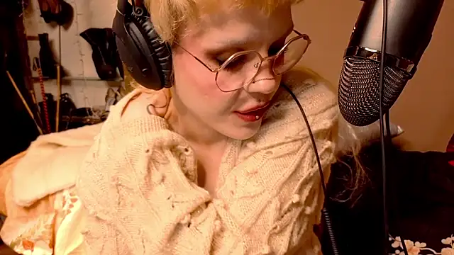 tacodeluxxxe online show from December 1, 2025, 5:07 pm