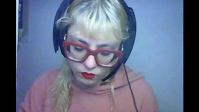 Snapshot of BlondieTami chatting on October 9, 2025, 11:47 pm BlondieTami online show from October 9, 2025, 11:47 pm