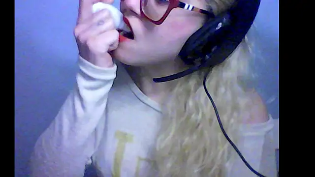 Snapshot of BlondieTami chatting on October 10, 2025, 5:01 pm BlondieTami online show from October 10, 2025, 5:01 pm