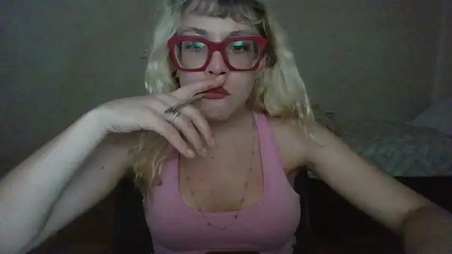 Snapshot of BlondieTami chatting on February 4, 2026, 11:42 pm BlondieTami online show from February 4, 2026, 11:42 pm