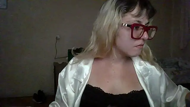 Snapshot of BlondieTami chatting on March 19, 2026, 12:47 am BlondieTami online show from March 19, 2026, 12:47 am