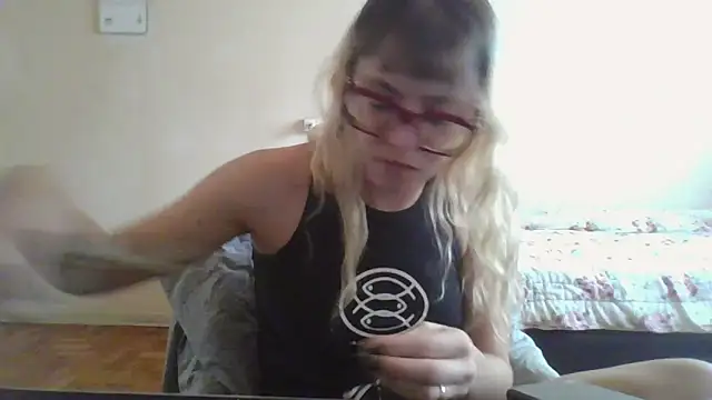 Snapshot of BlondieTami chatting on March 29, 2026, 5:24 pm BlondieTami online show from March 29, 2026, 5:24 pm