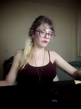 Snapshot of BlondieTami chatting on May 1, 2026, 1:54 am BlondieTami online show from May 1, 2026, 1:54 am