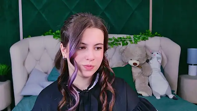 Akira Halls online show from November 15, 2025, 8:49 pm