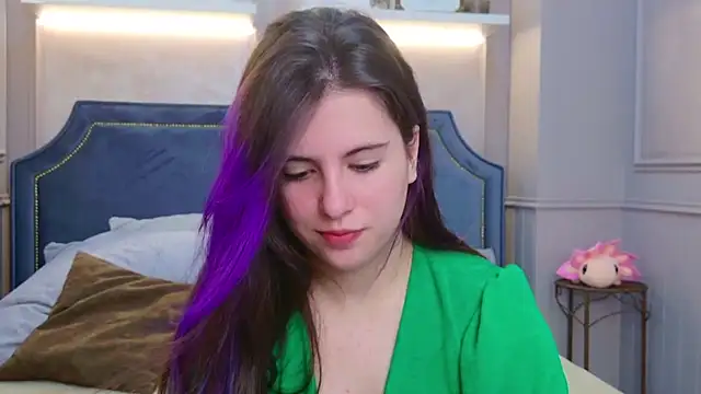 Akira Halls online show from November 25, 2025, 5:51 am