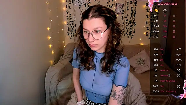 LinaBlossom  online show from October 18, 2025, 3:09 am