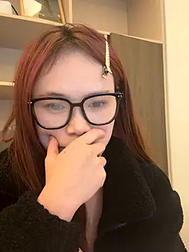 YY-27 online show from December 18, 2025, 5:19 pm