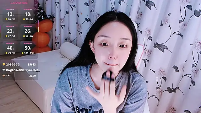 Niannian- online show from November 6, 2025, 5:03 pm