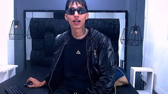 Daniel delux  online show from October 28, 2025, 12:19 pm