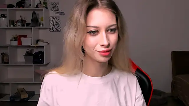 Snapshot of Lori_lolii chatting on November 16, 2025, 2:22 pm Lori lolii online show from November 16, 2025, 2:22 pm