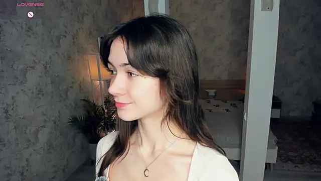 ReneeLippeatt online show from November 22, 2025, 7:35 pm