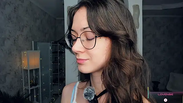 ReneeLippeatt online show from February 22, 2026, 8:51 pm